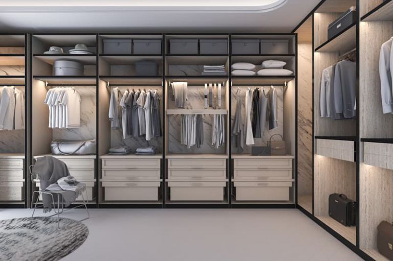 为什么选择节省空间的定制衣柜？